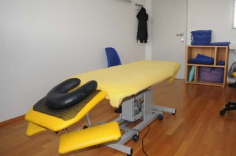 behandlungsraum-massage-liege-5.jpg